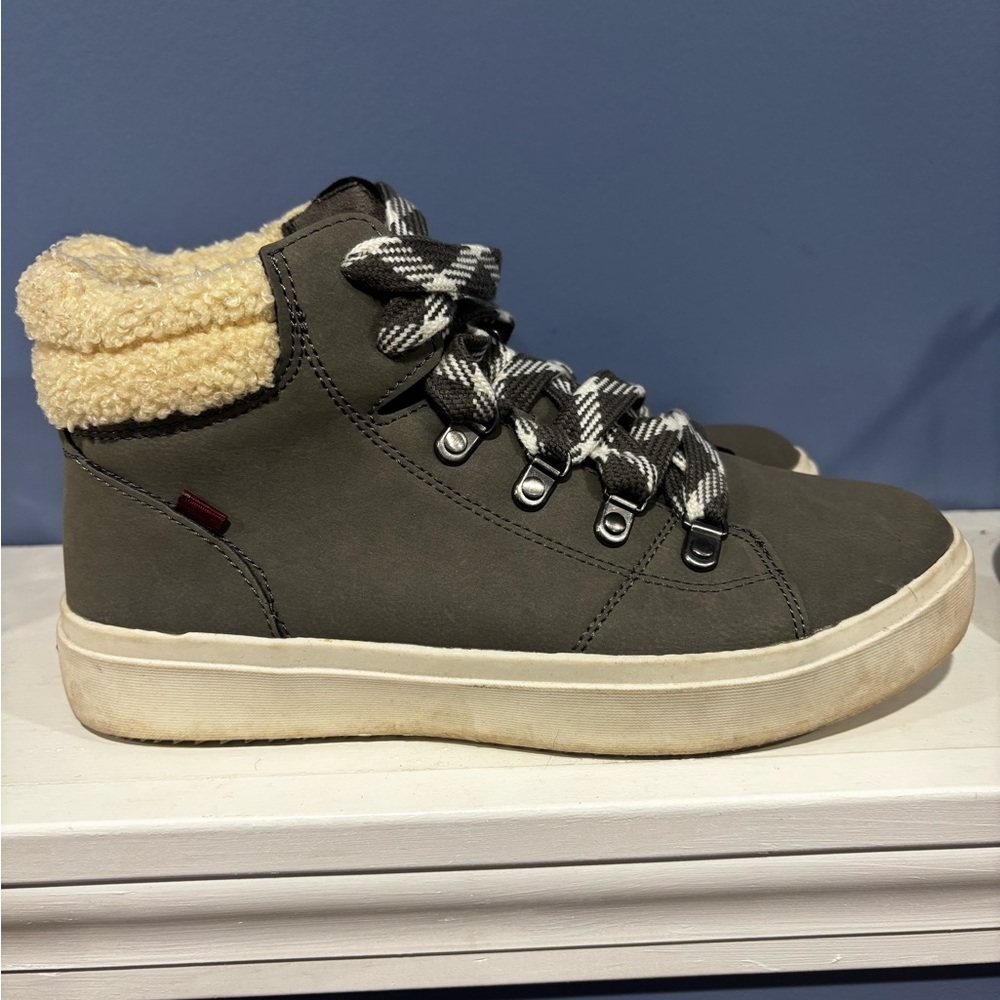 Dr. Scholl's Gray and Cream High-Top Sneakers